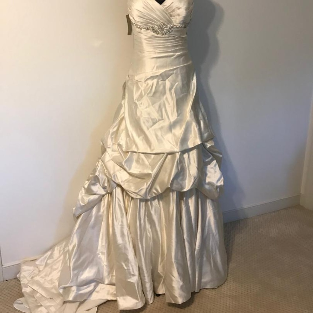 BRIDAL - Picture 4 of 7